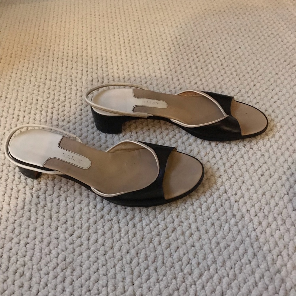 Bally beautiful classic sandals US 9 buttersoft leather auth